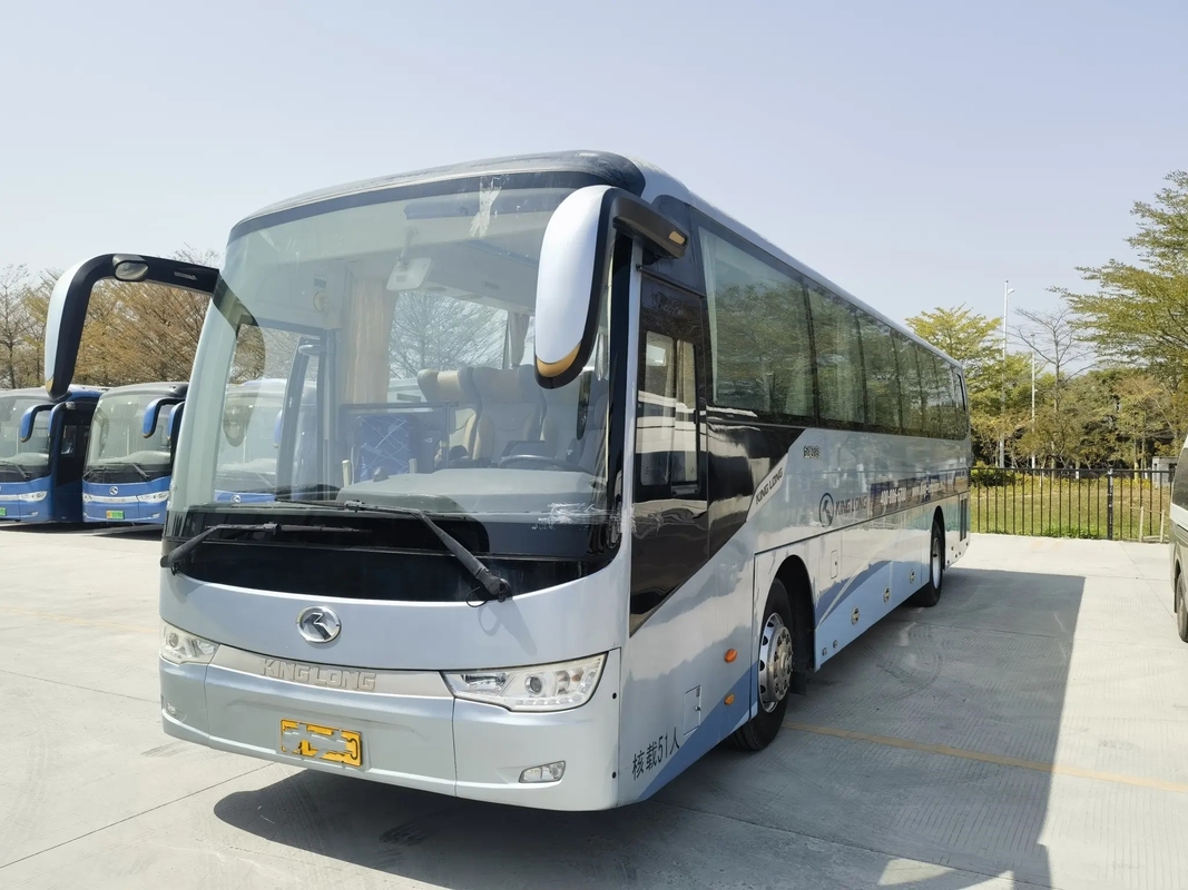使用されたLong Coaches王の両開きドア51座席によって使用される贅沢なバスXMQ6117エアコン