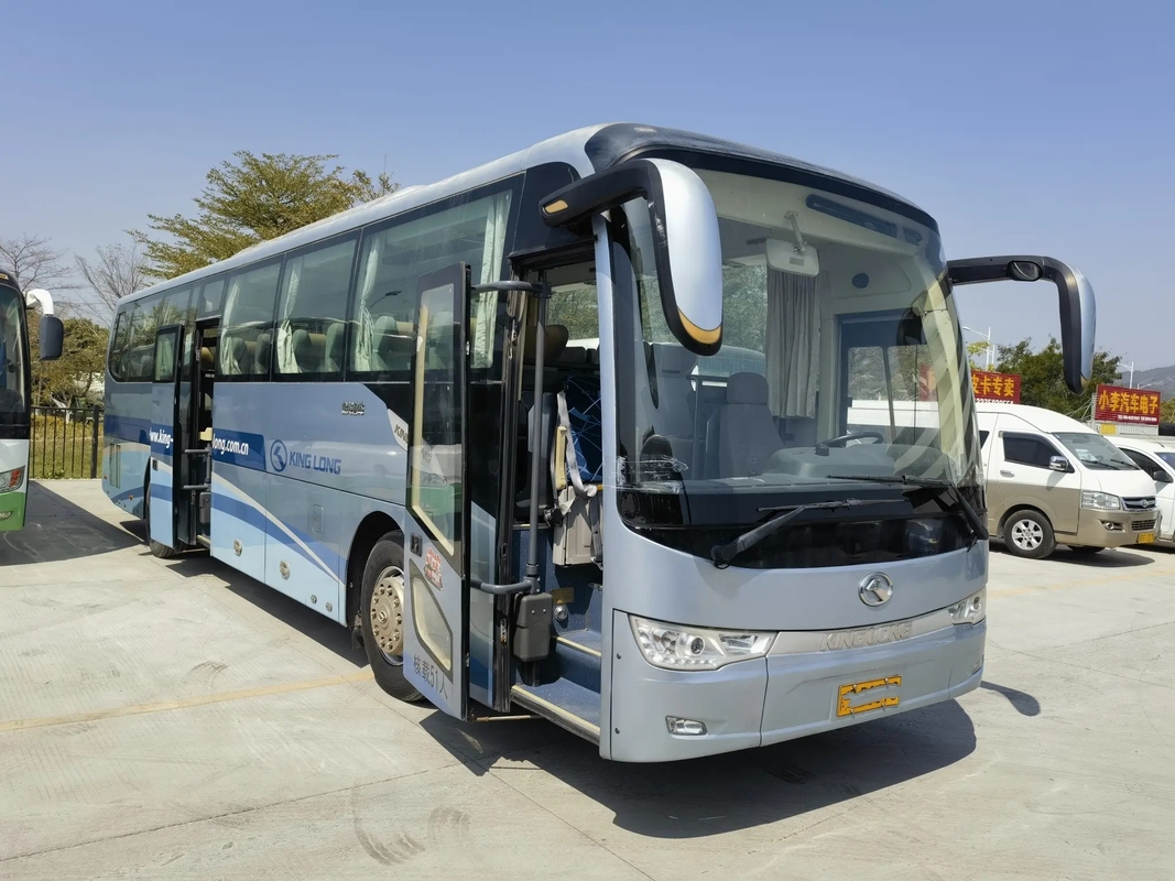 使用されたLong Coaches王の両開きドア51座席によって使用される贅沢なバスXMQ6117エアコン