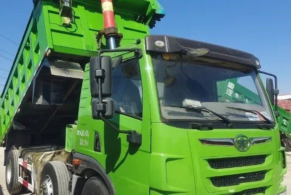 使用されたトラックのダンプ220hp 6×2の定格負荷24.5tの速い変速機秒針JIEFANGのトラック