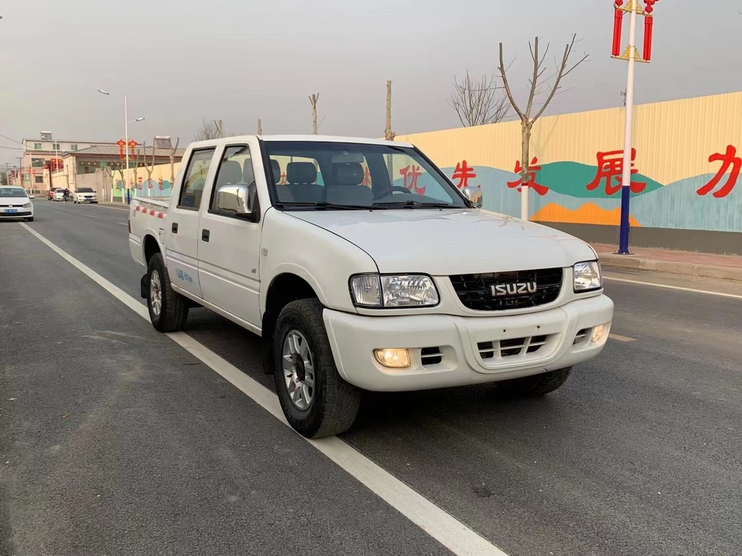 秒針Isuzuは4×4運転者モード ディーゼル機関のユーロIIIの放出5座席Isuzuの積み込みをトラックで運ぶ
