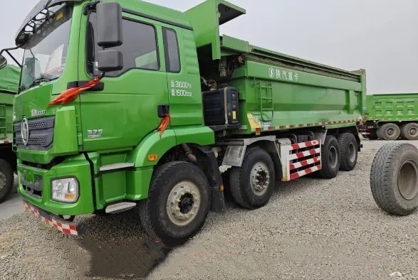 使用されたディーゼル トラック12のタイヤのヘッド小屋8×4ドライブ モード375hp第2手SHACMANのダンプ トラック