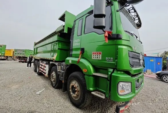 使用されたディーゼル トラック12のタイヤのヘッド小屋8×4ドライブ モード375hp第2手SHACMANのダンプ トラック