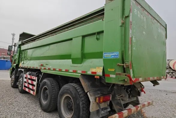 使用されたディーゼル トラック12のタイヤのヘッド小屋8×4ドライブ モード375hp第2手SHACMANのダンプ トラック