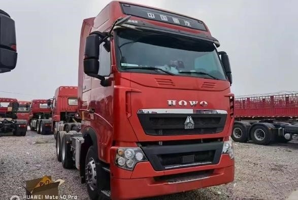 第2手のトレーラー3個の座席6×4ドライブ モード460hp HOWOトレーラー トラックの赤い色10のタイヤ