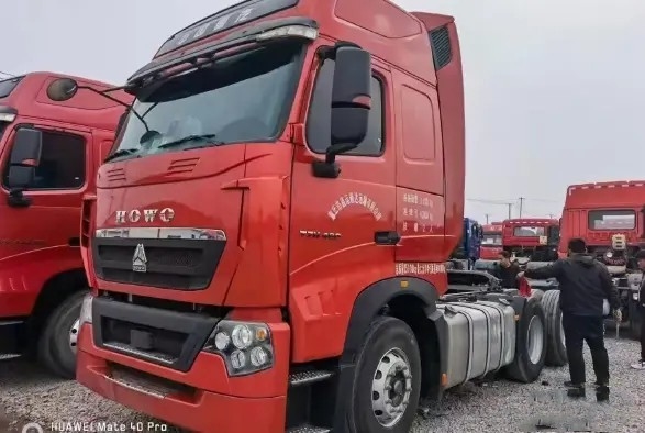 第2手のトレーラー3個の座席6×4ドライブ モード460hp HOWOトレーラー トラックの赤い色10のタイヤ