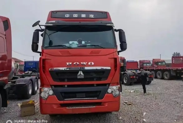 第2手のトレーラー3個の座席6×4ドライブ モード460hp HOWOトレーラー トラックの赤い色10のタイヤ