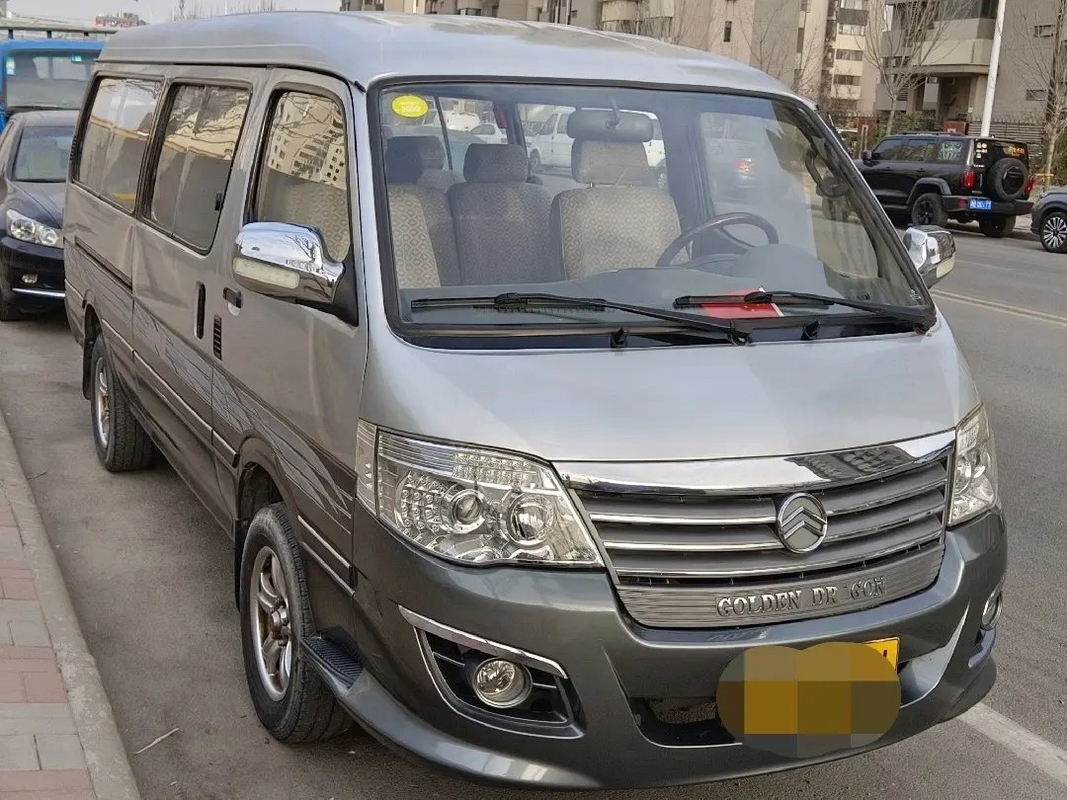 使用された小型バス前部エンジン14の座席金ドラゴンのHiace XML6532のスライディング ウインドウ銀製色5.3メートルの