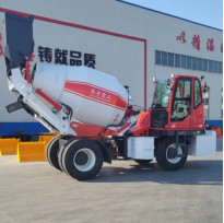 トラックミキサのYuchai使用されたエンジン9000kgは車両総量を負荷の混合のトラック6メートルの真新しい自己の