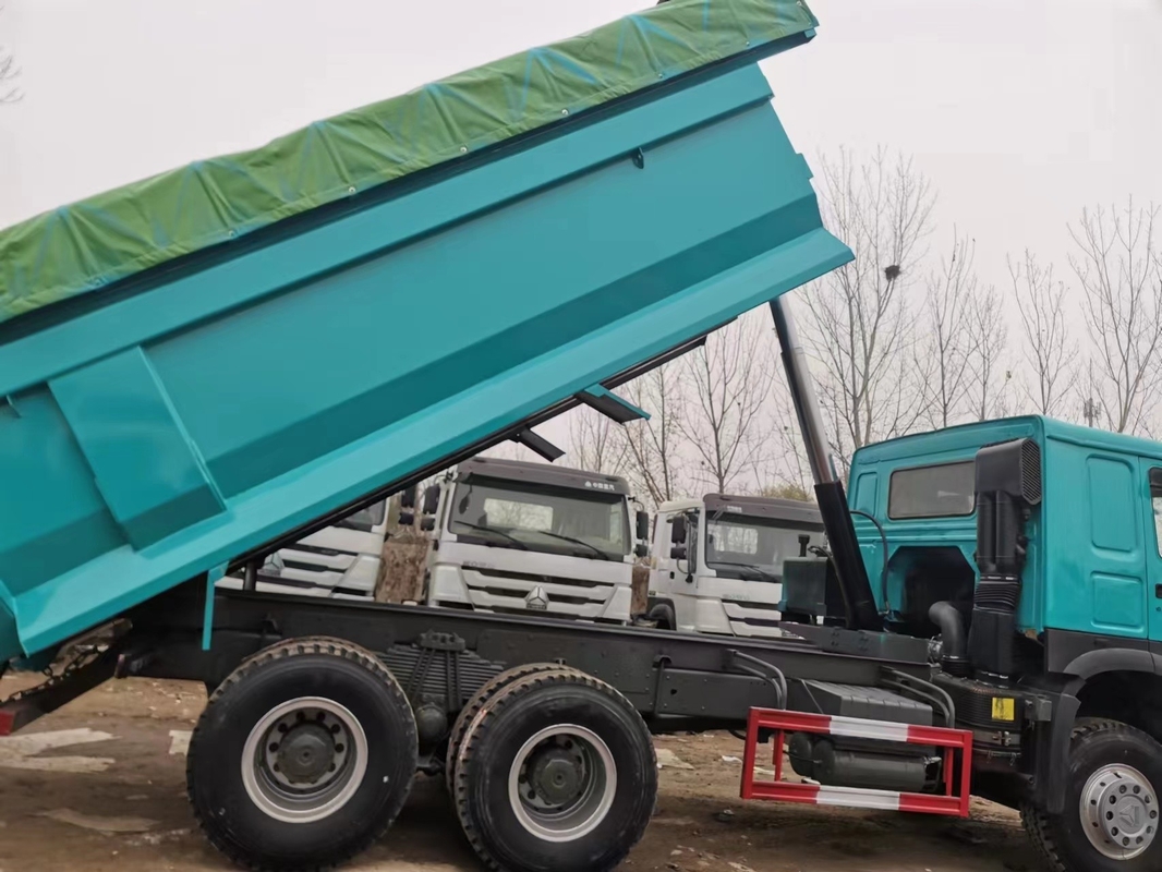 特別な色6×4ドライブ モードが右の13トンを去った使用された頑丈なトラックは重量鉱山の交通機関に荷を積む