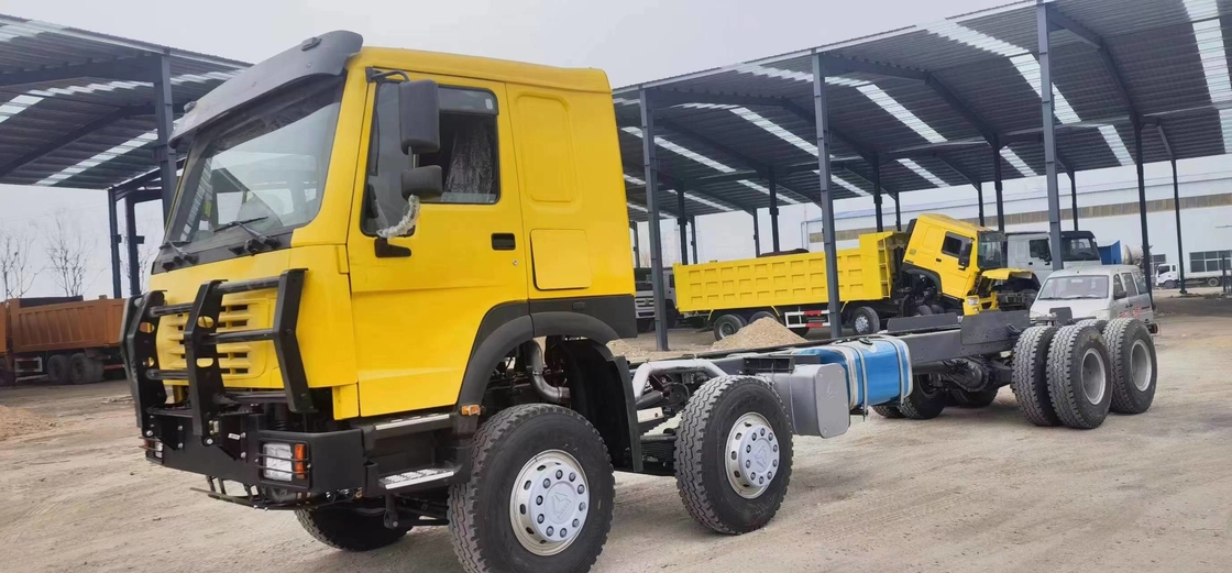 使用された貨物トラック8×4ドライブ モードSinotruck Howoの貨物トラックのシャーシ長の11メートル12個のタイヤ