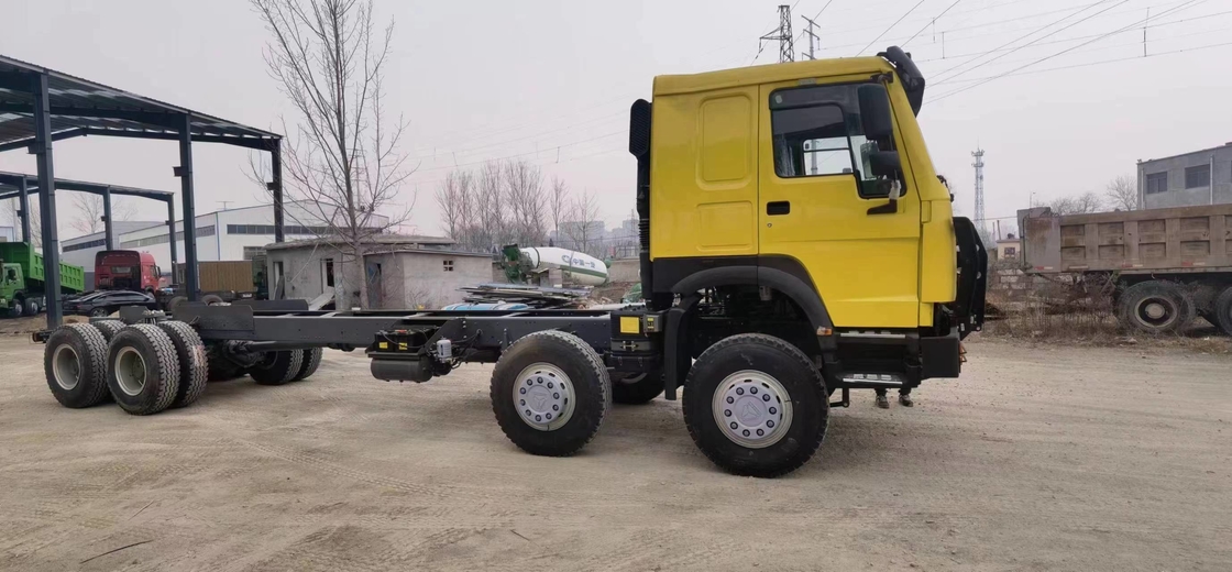 使用された貨物トラック8×4ドライブ モードSinotruck Howoの貨物トラックのシャーシ長の11メートル12個のタイヤ