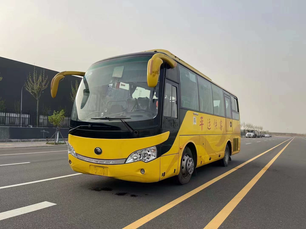 使用された大型バスは35の座席2015年のSinglの乗客のドアの長距離の輸送YoungtongバスZK 6808を使用した