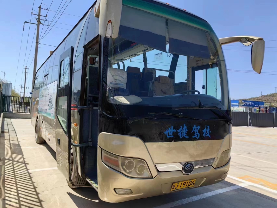 窓のエアコンの金色を密封する秒針バス47座席両開きドアはYutongバスZK6107を使用した