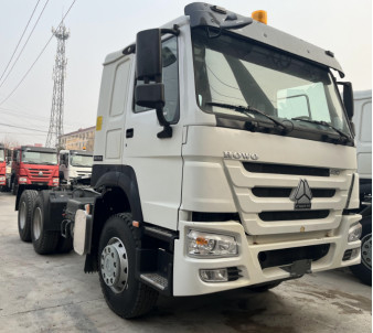 ディーゼル トラック白い色6×4ドライブ モデルWeichai使用されたエンジン430hp 12は小屋のHowoの標準的なトラクターを連動させる