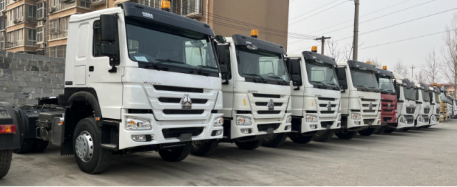 ディーゼル トラック白い色6×4ドライブ モデルWeichai使用されたエンジン430hp 12は小屋のHowoの標準的なトラクターを連動させる