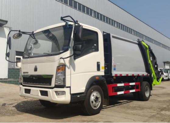 4×2ドライブ モードHOWOに荷を積むトラックの貿易業者の商用車8mの³はごみ収集車を長の7.5メートル圧縮した