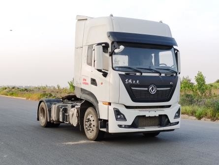 使用されたトラクターのトラックのユーロ5 DONGFNEG 4X2ドライブ モード トラクターの頭部465hpの合計の牽引の固まりLHD 30トンの