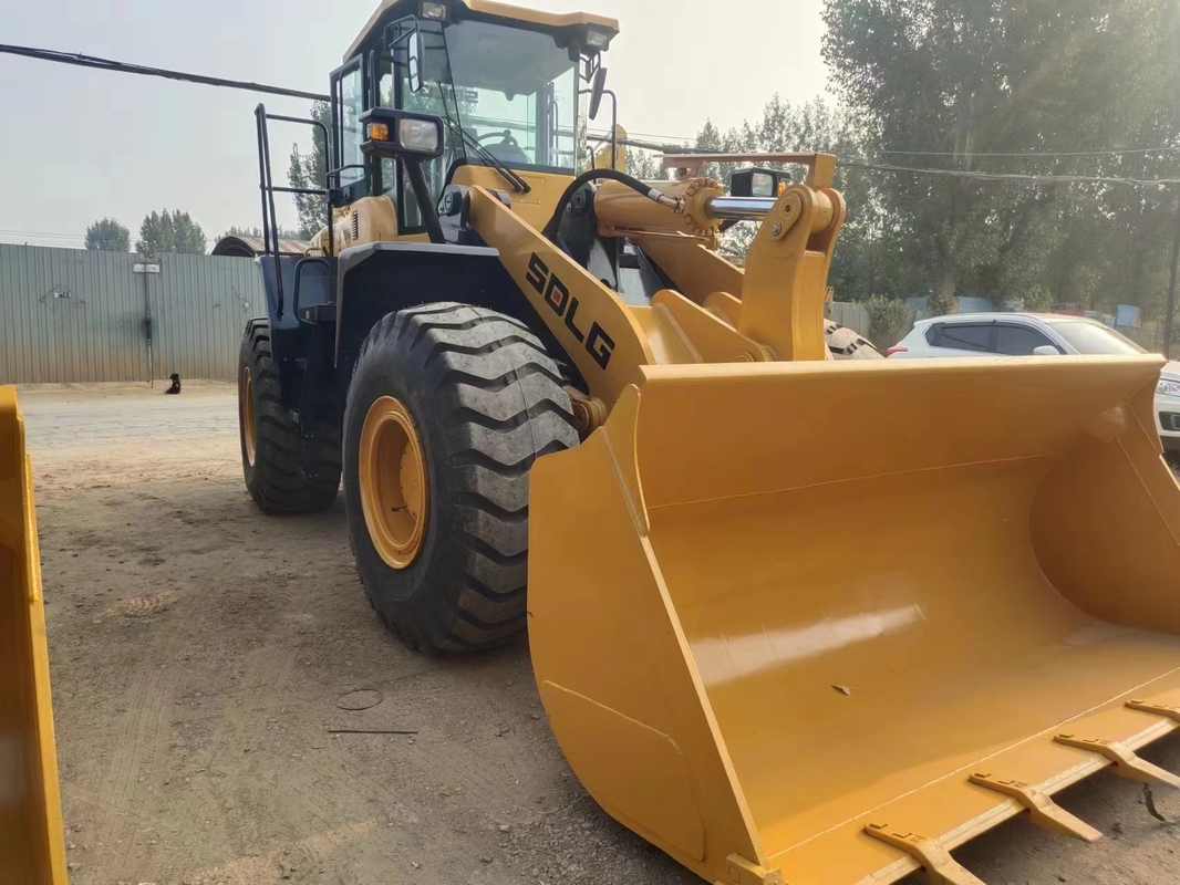 使用されたディーゼル トラックは積込み機5-6トンが秒針SDLGの車輪の容量を3つのMの³バケツでくむ見掛け密度を評価した
