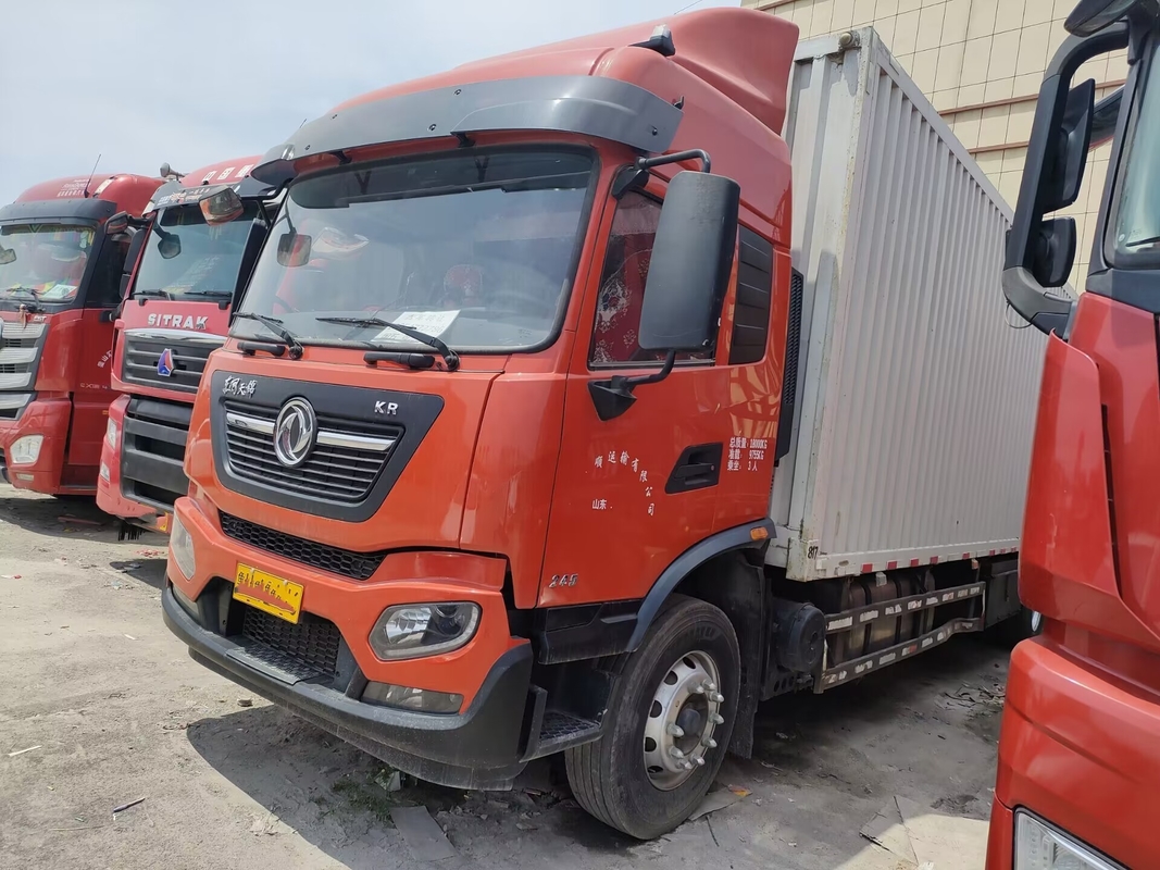 使用された貨物トラックCummins Engine 245馬力速い変速機長く高い屋根10メートルのCabin DongfengヴァンTruck