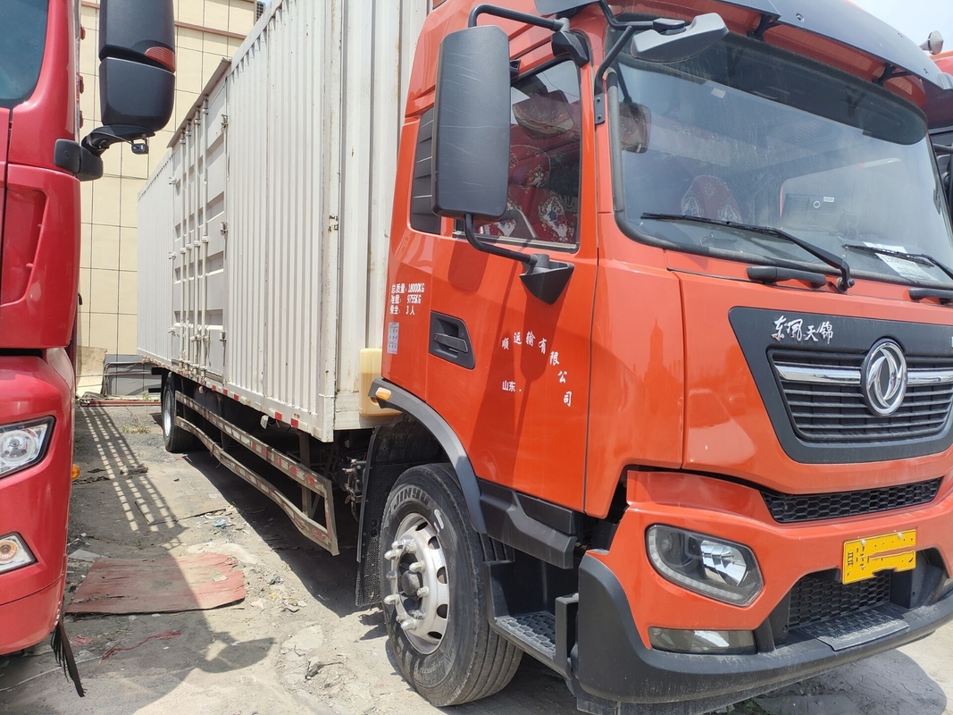 使用された貨物トラックCummins Engine 245馬力速い変速機長く高い屋根10メートルのCabin DongfengヴァンTruck