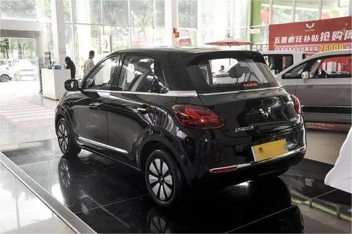 新型エネルギー車 ワンスタート ウーリング ビンゴ 4人座 純電気車 333KM