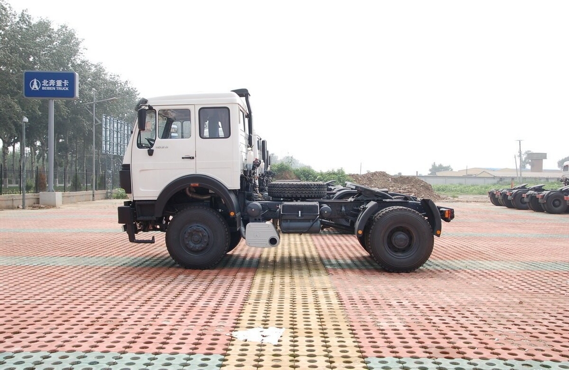6 タイヤ 中型トラック 4*2 ベイベンヘッド トラクター 300 hp フラット屋根 ユーロ 3
