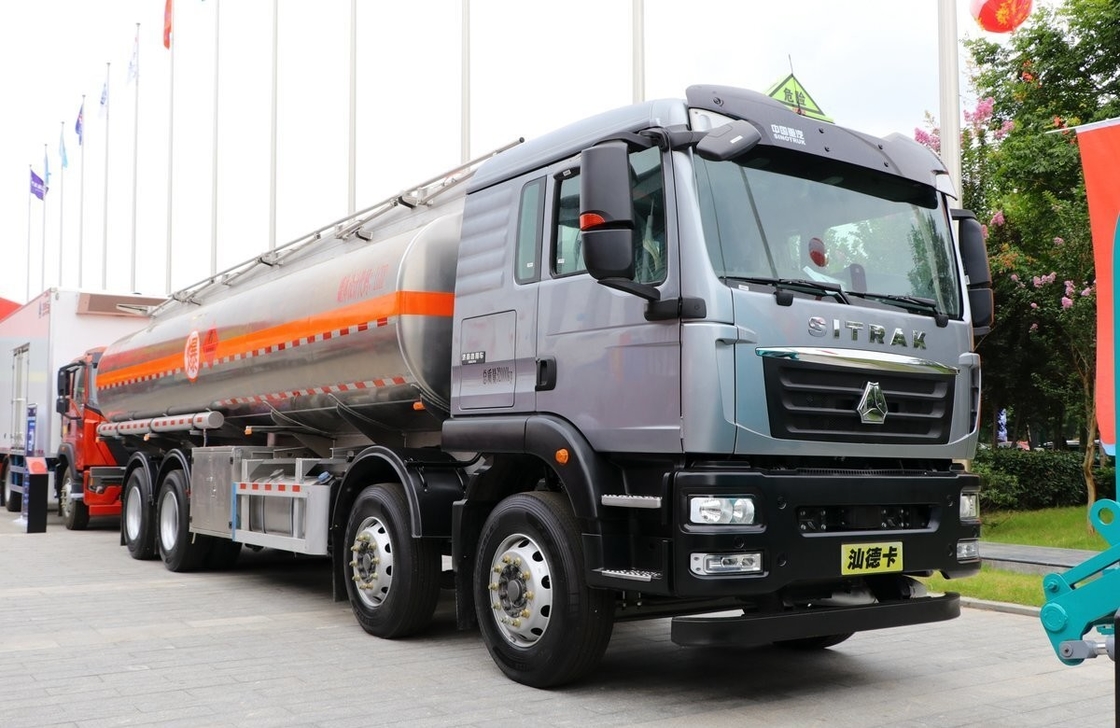 中古重型トラック シノトラック 中古油タンカー 8*4 駆動モード 26 キュービック 4 軸