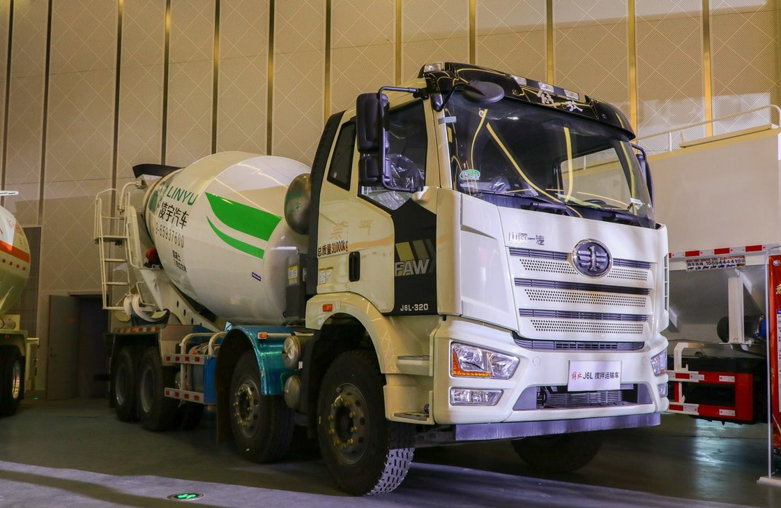 トラック混凝土 FAW J6L モデル 8*4 ドライブモード 8 キュービックタンカー 320hp 4軸