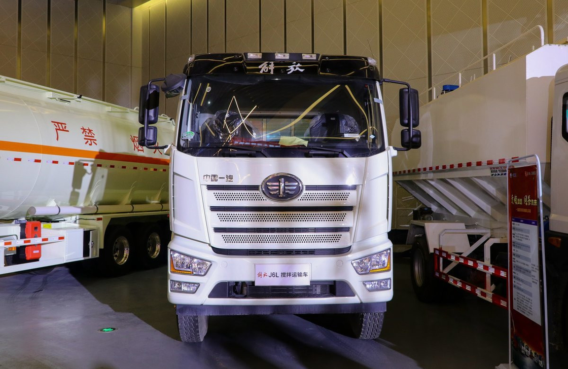 トラック混凝土 FAW J6L モデル 8*4 ドライブモード 8 キュービックタンカー 320hp 4軸