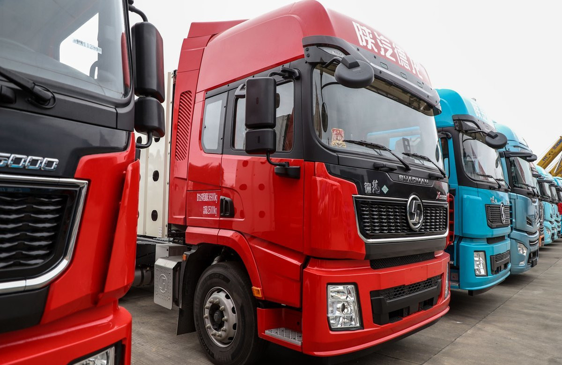 シャックマン トラック 6x4 トラクターヘッド X5000 モデル CNG エンジン 530hp ダブルデッキ スリーパー