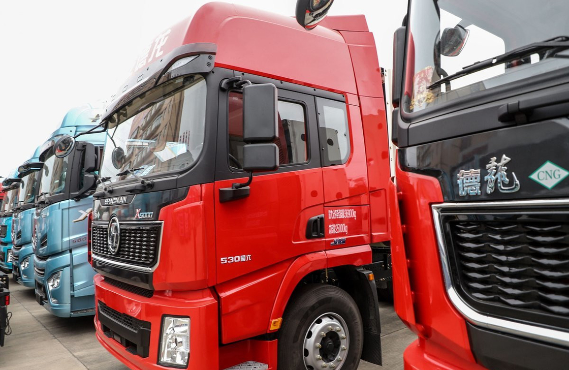 シャックマン トラック 6x4 トラクターヘッド X5000 モデル CNG エンジン 530hp ダブルデッキ スリーパー