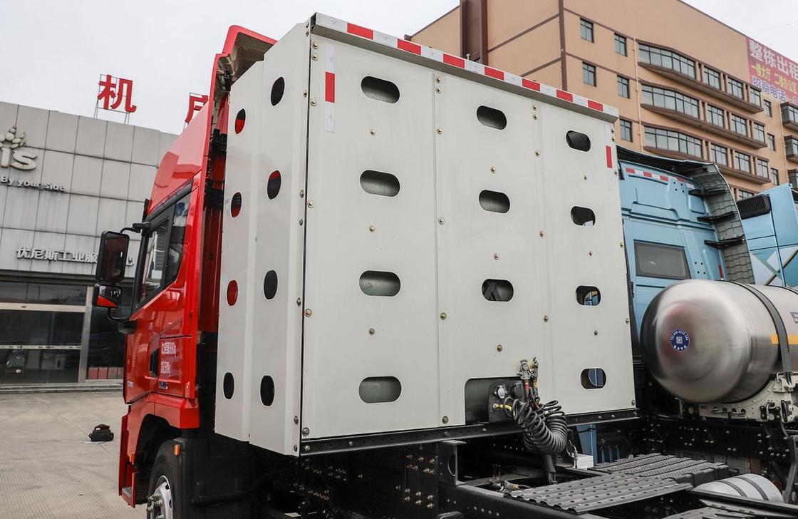 シャックマン トラック 6x4 トラクターヘッド X5000 モデル CNG エンジン 530hp ダブルデッキ スリーパー