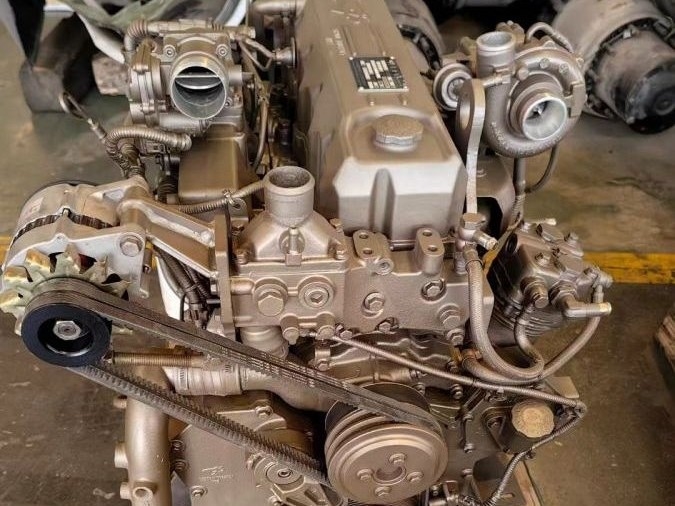 中古バスのスペアパーツ YuChai6L260-42 エンジン ユーロ4 ディーゼル 260 馬力 最大