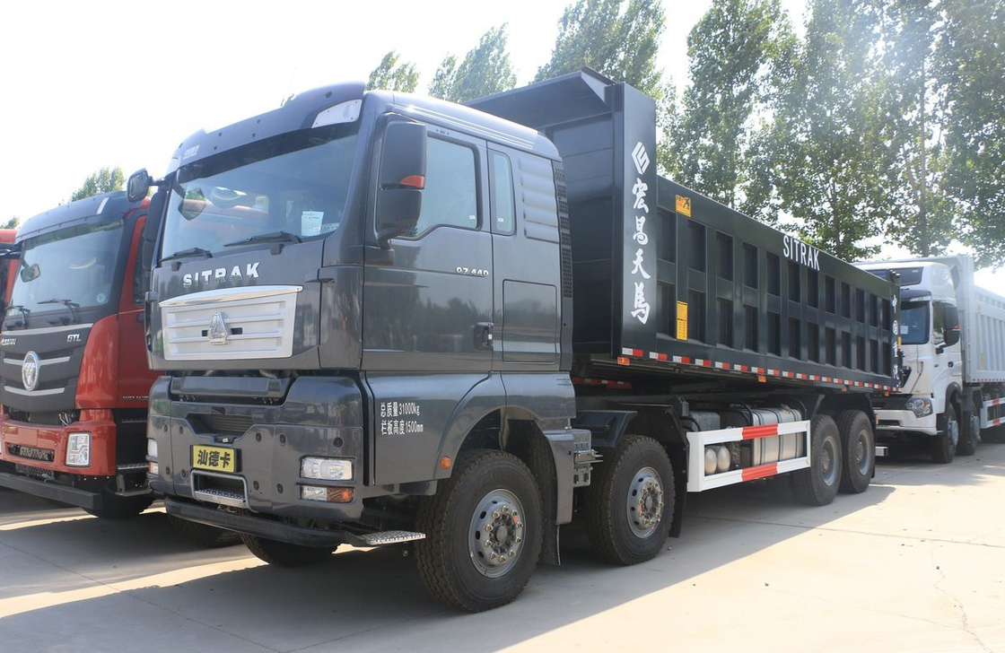 シノ・パワー・トラック シトラク G7H 黒色 30トンの荷重 道路輸送 春葉