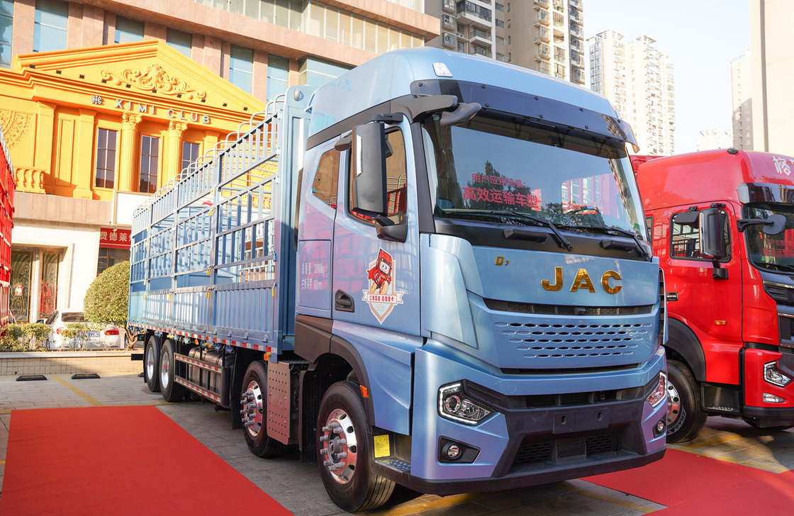 貨物トラック 中古 8*4 JAC フェンスボックス 560hp カミンズ エンジン ZF ギアボックス 高屋根キャビネット