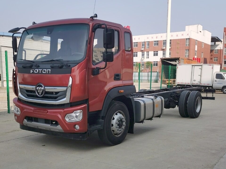 10トンの貨物トラック シャーシ 4*2 ダブルバックタイヤ ユーロ3 カミングス エンジン 5150 ホイールベース