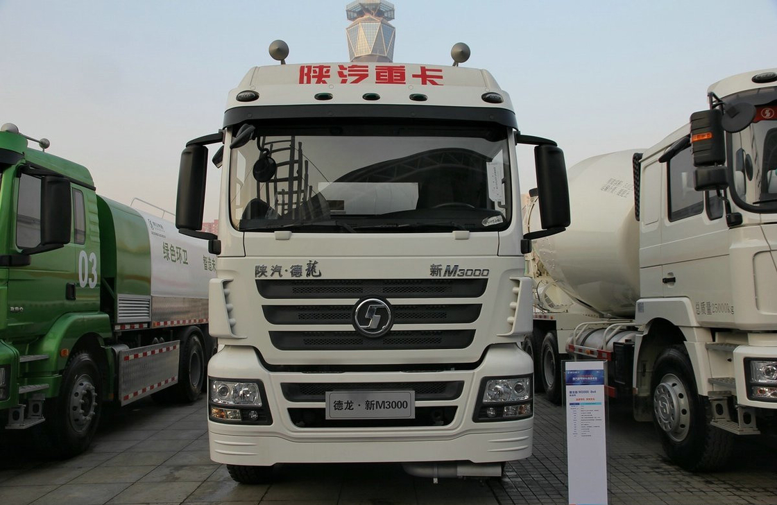 8×4 オイルタンカー トラック シャックマン 12ホイール ユーロ4 排出量 30m3 容量 ウェイチャイ 290hp