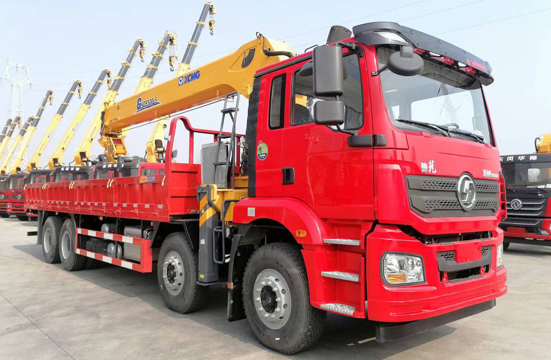 20トンのトラック搭載クレーンシャックマン 8×4 フラットベッドボックス 5セクションアーム 23.7 メートル