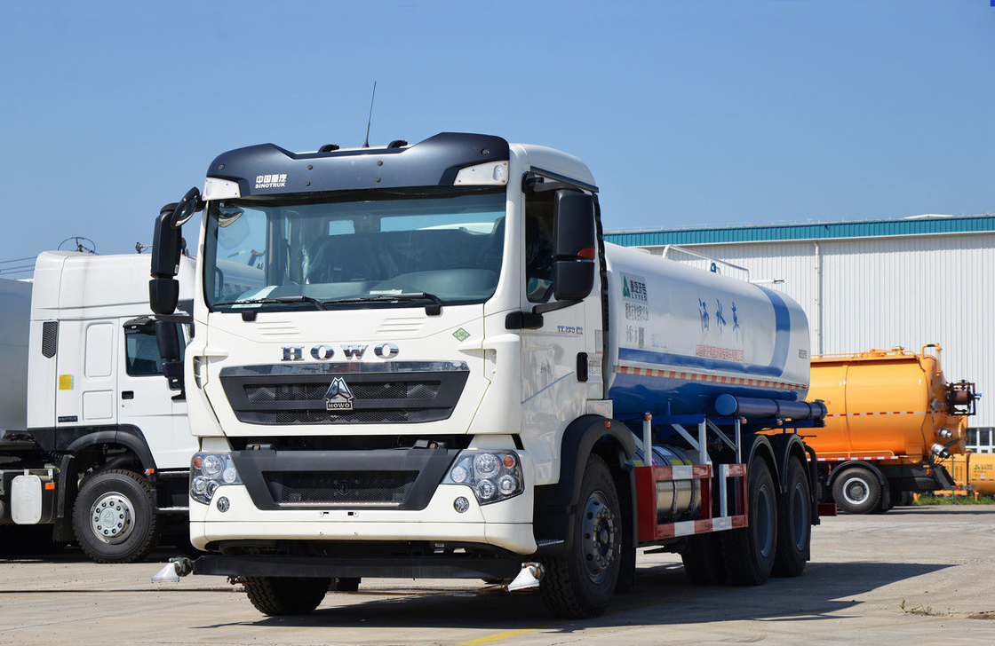 水タンカー トラック Howo 6*4 Sinotruck 10輪 LNG 260hp エンジン 14立方タンカー LHD/RHD