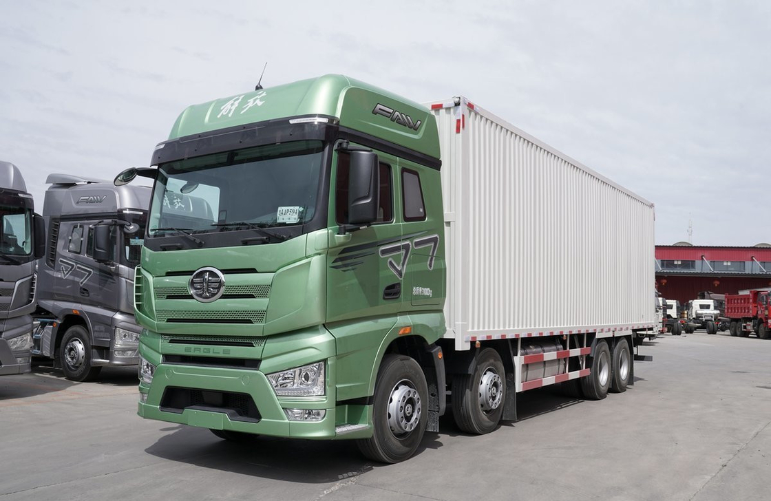 12輪貨物トラック 8×4ディーゼルエンジン 560hp FAW トラックバンボックス 20トンの容量