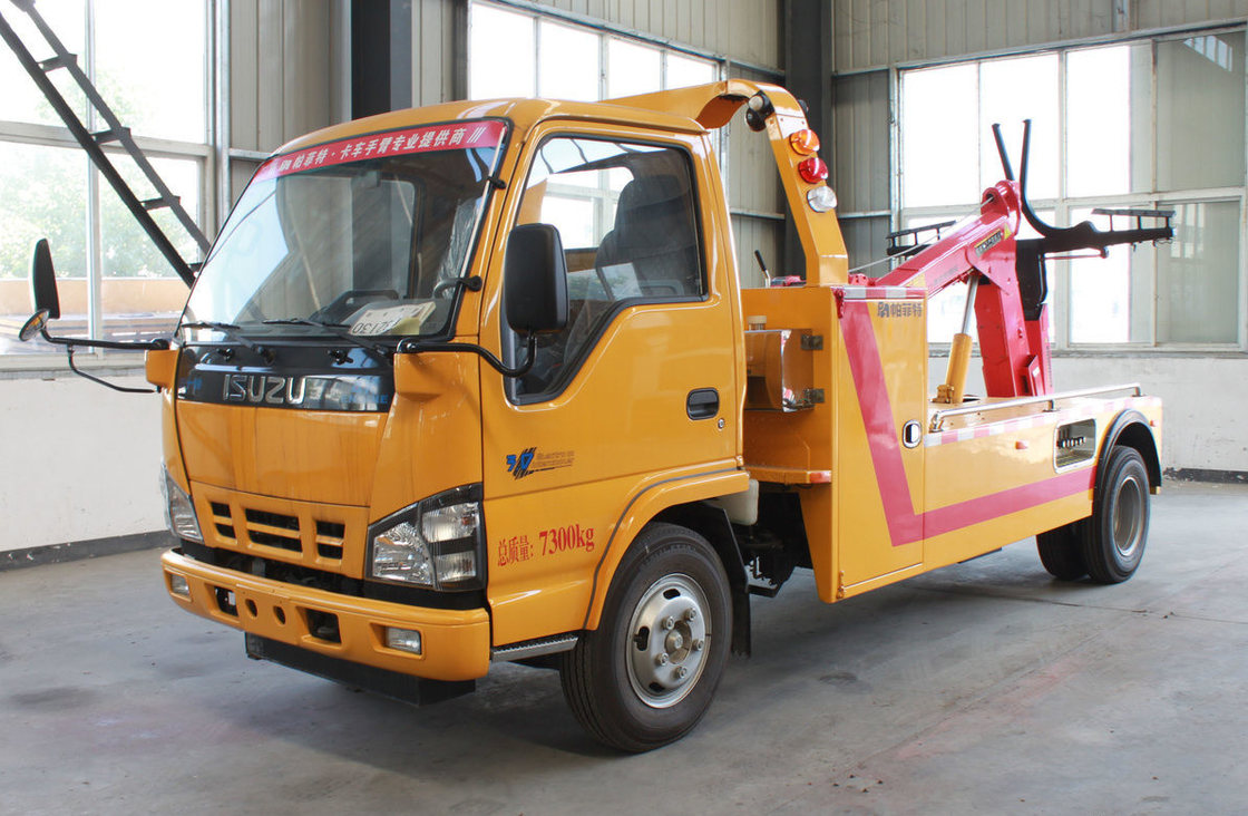牽引トラック 破棄機 中古 Isuzu 600P モデル 4*2 ドライブモード 130hp 3トンの荷重 シングルキャビンの