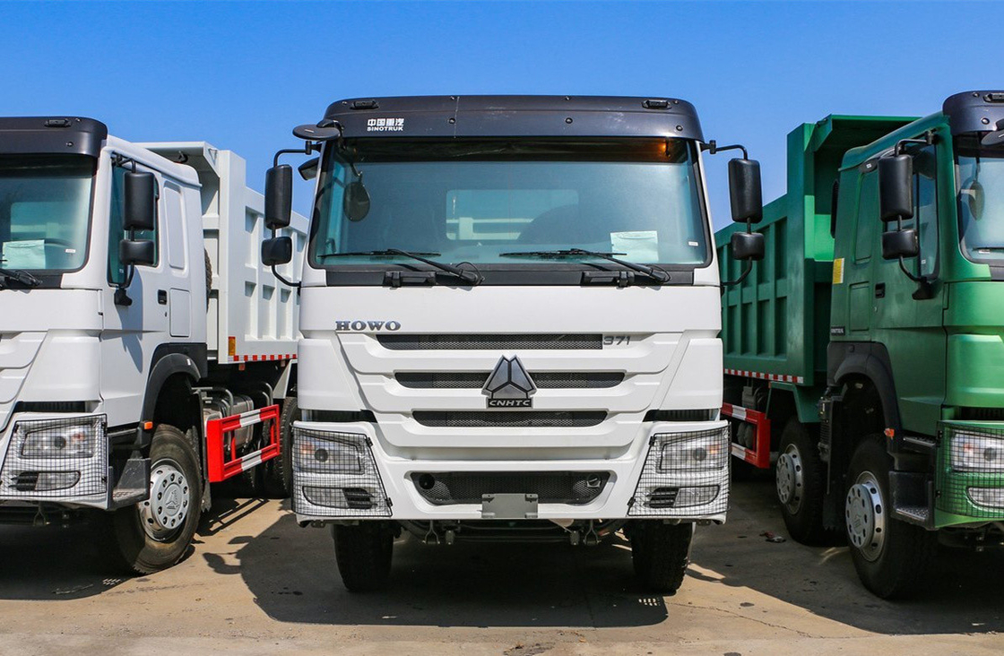 シノトラック 中古 6×4 ダンプトラック ホウ 371hp ユーロ 3 アフリカでの使用 6.8 メートル 長箱
