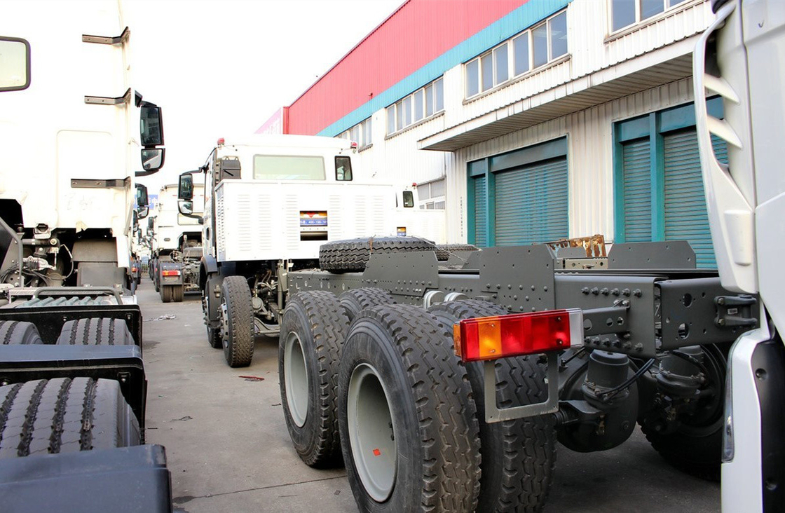 シノ・ティッパー・トラック ホウ・ダンパー・シャシ 8×4 シングル・キャビン 2席 LNG 290hp 9.2メートル 長
