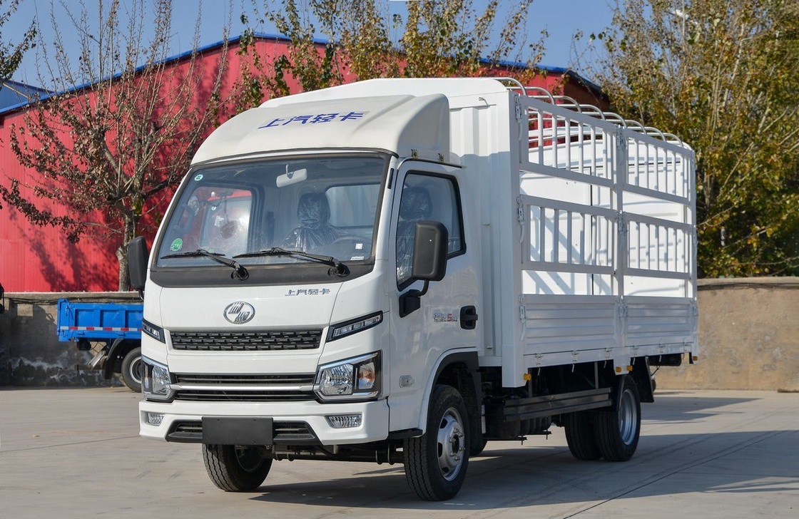 小型貨物 トラック SAIC 軽トラック フェンス ボックス 4 メートル シングルアクセル ディーゼル エンジン 95hp