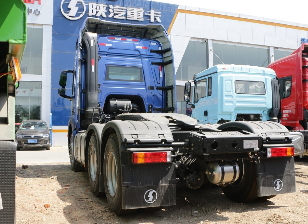 トラクター・ユニット トラック 青色 高屋根 キャビン 480hp シャックマンH6000プライムムーバー 速速ギアボックス