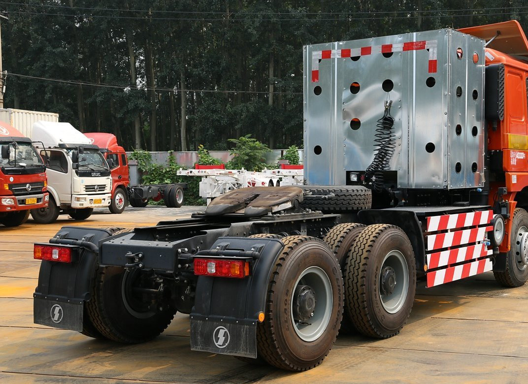 トラクター トラックヘッド シャックマン ガス輸送馬 6*4 3軸 ウェイチャイ 350hp LNG マニュアル