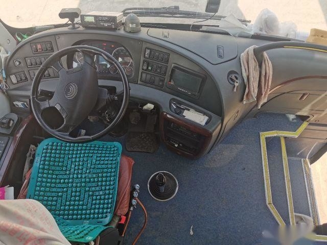 中古 ユートンバス バス ZK6808 左手運転 30席 葉の春 アフリカでの使用