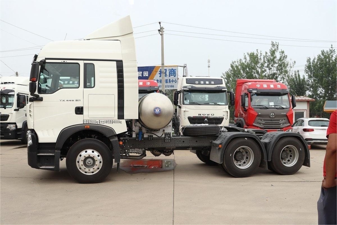 HOWO シングルライン Semi TX 重荷トラック 440HP 6X4 12ギア 双駆動 LNG トラクター 国産VI