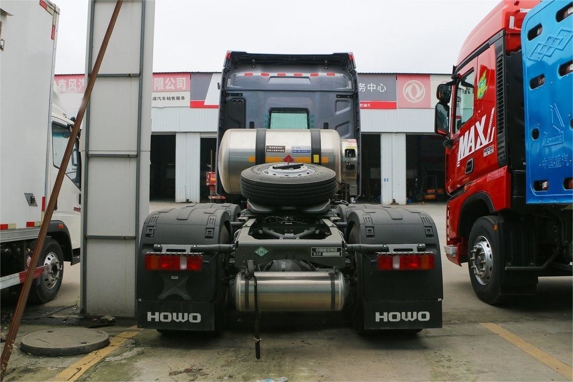HOWO マックス 重型トラック ライト 豪華版 高屋根流水板 480HP 6X4 LNG トラクター