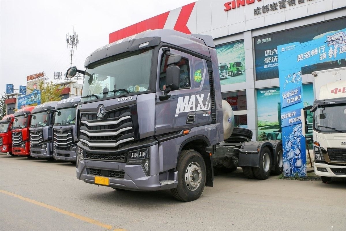 HOWO マックス 重型トラック ライト 豪華版 高屋根流水板 480HP 6X4 LNG トラクター